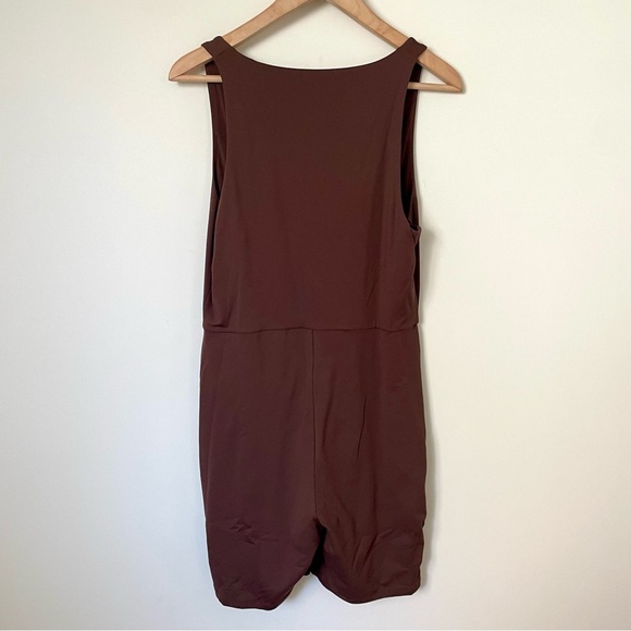 Aritzia Babaton Contour V-neck Romper Brown Size Extra Large - Picture 9 of 11